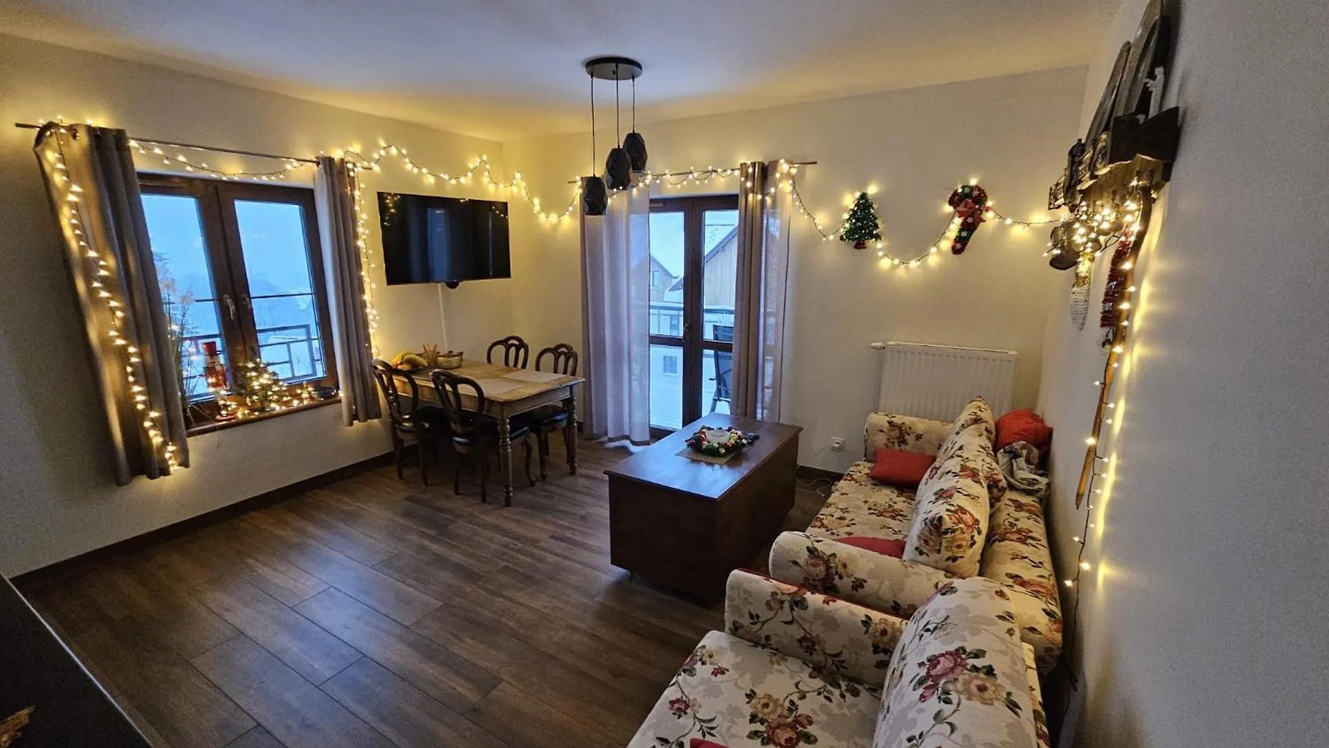 Apartment Green Park Resort: Panoramic Views with Pool, Sauna, and Fitness Access Szklarska Poreba