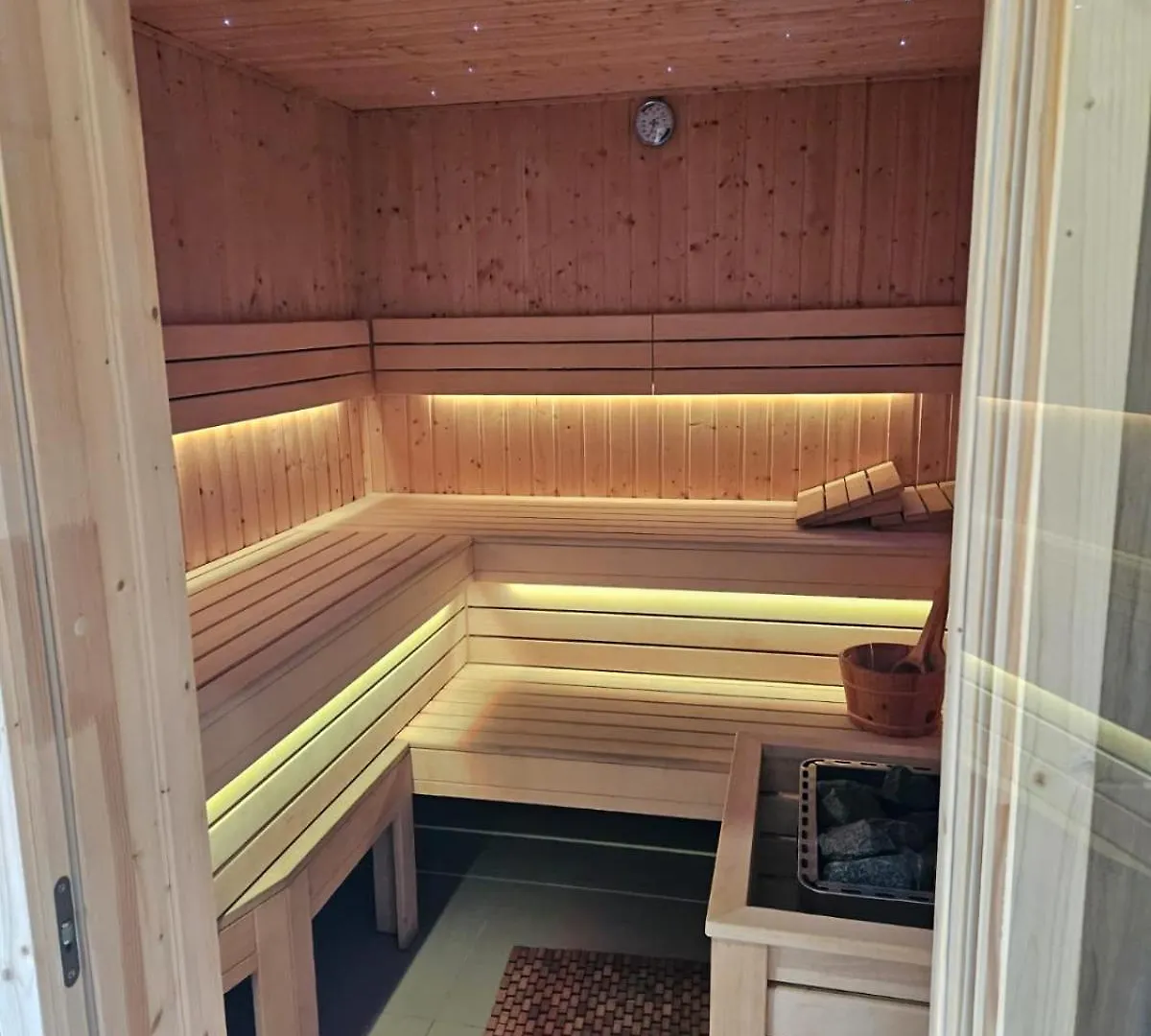 Green Park Resort: Panoramic Views with Pool, Sauna, and Fitness Access Szklarska Poreba Poland