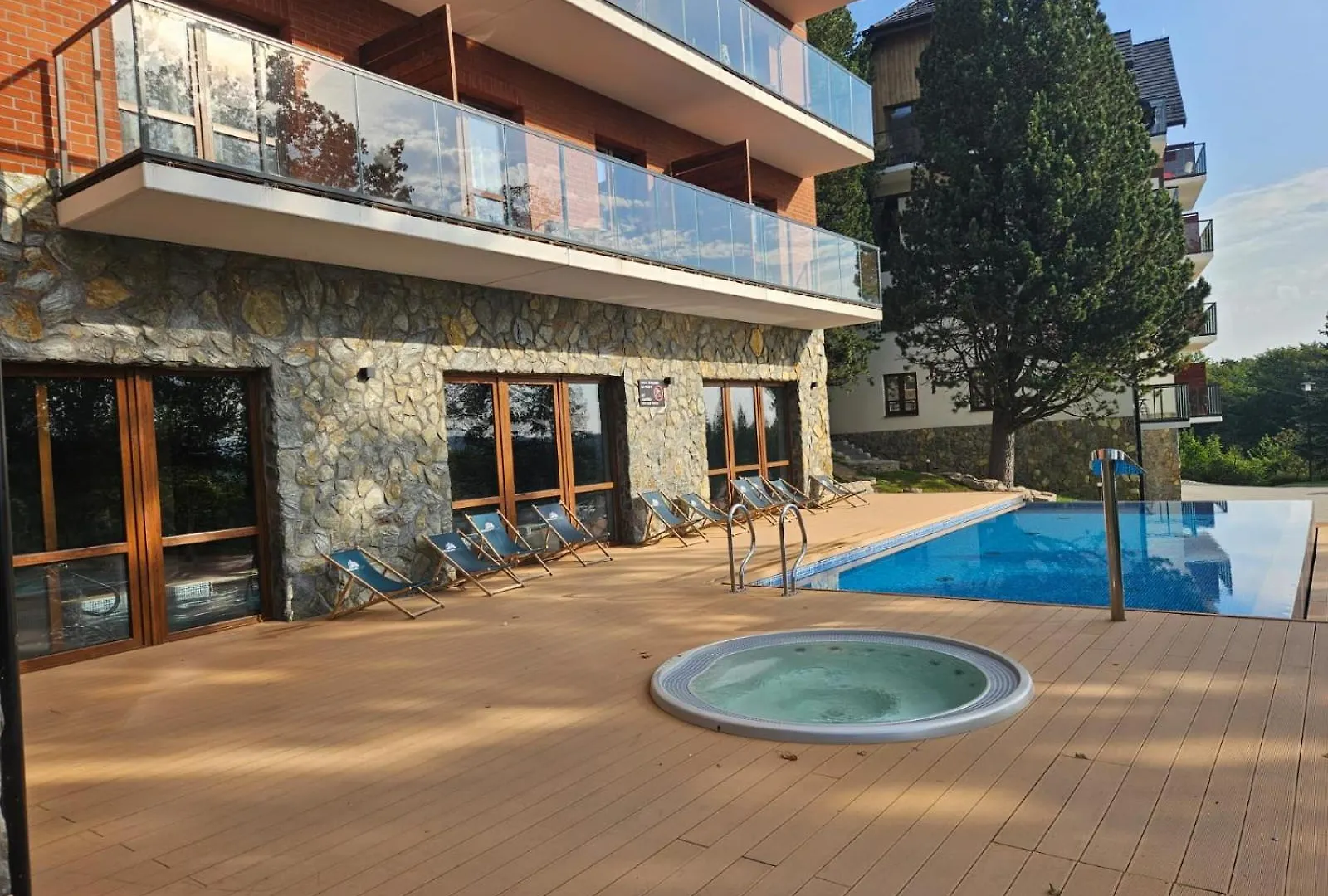 Green Park Resort: Panoramic Views with Pool, Sauna, and Fitness Access Szklarska Poreba Apartment