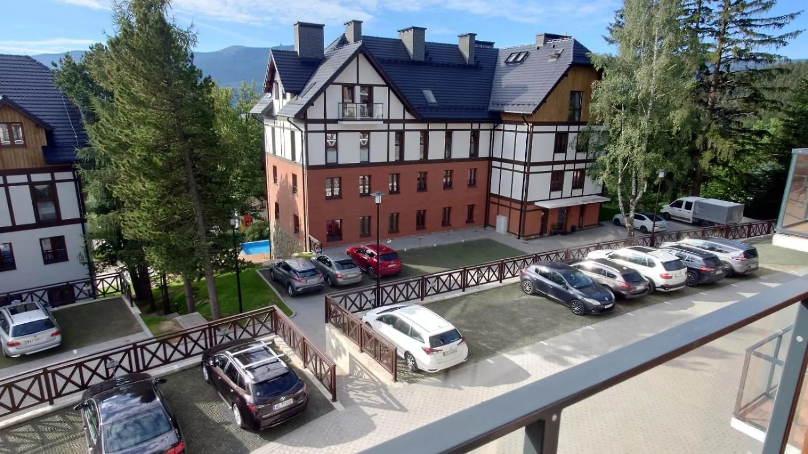 Apartment Green Park Resort: Panoramic Views with Pool, Sauna, and Fitness Access Szklarska Poreba